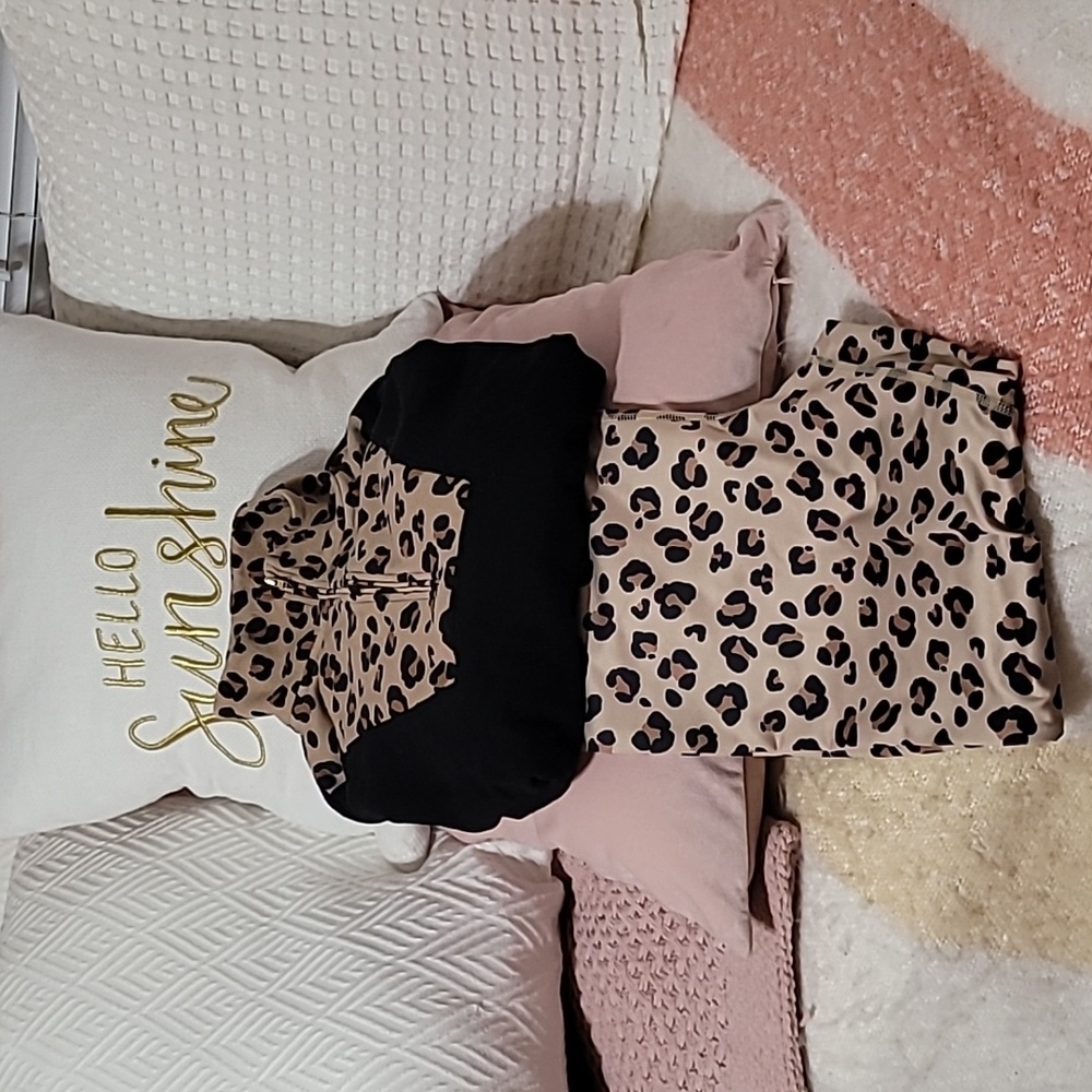 Cabana by Crown & Ivy leopard print yoga pants and pullover. Sz. Lg
